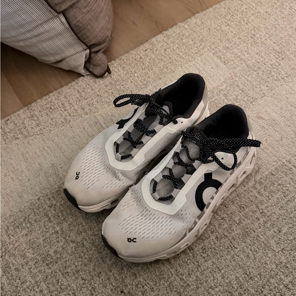 White on cloud ☁️ sneakers